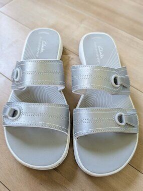 Clarks Cloudsteppers Silver Double Strap Comfort Slides Women's US 8
